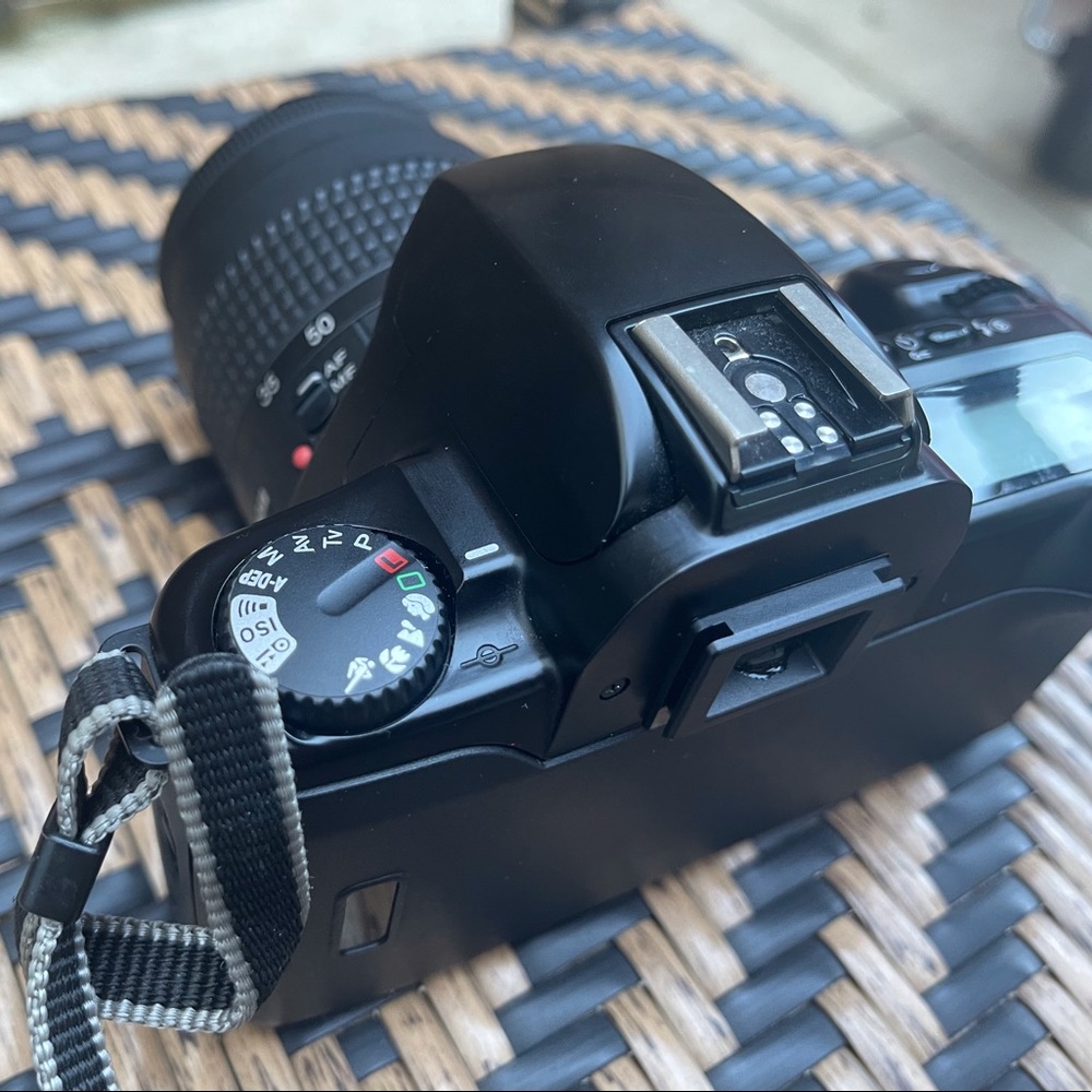 Canon EOS Rebel X S - Picture 3 of 7